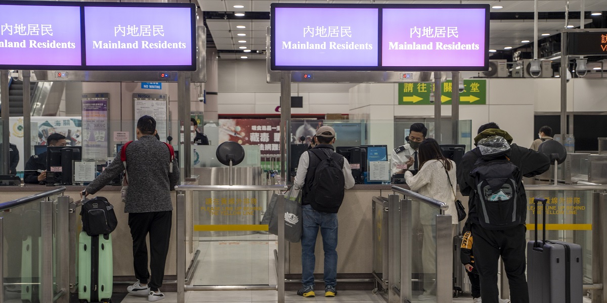 Mainland-Hong Kong gradually reopen borders