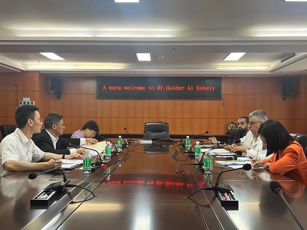 The two sides discuss ways to strengthen cultural, economic and trade cooperation between Guangzhou and Iraq.jpg