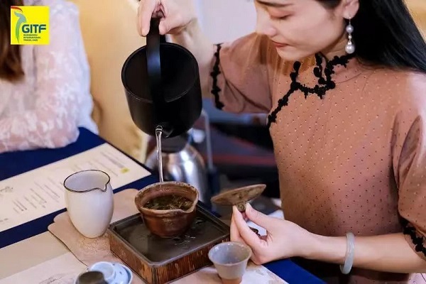 At this year's tourism exhibition, visitors can also enjoy exciting tea art performances..jpg