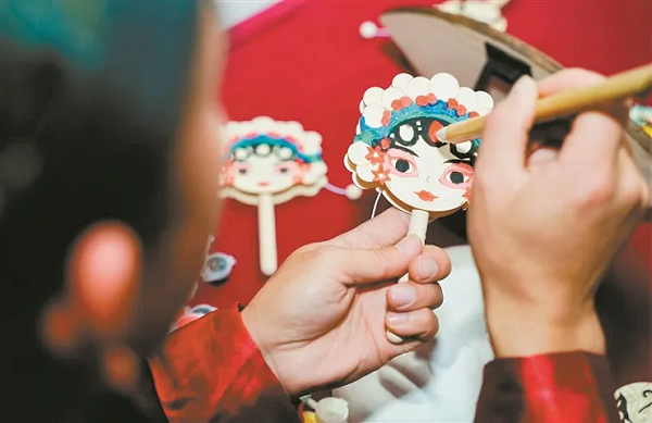 Intl tourists explore Guangzhou to experience Spring Festival