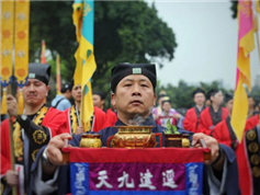 Folk festival holds first writing ceremony