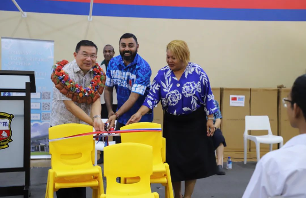 Guangzhou donates chairs to prestigious Fijian school