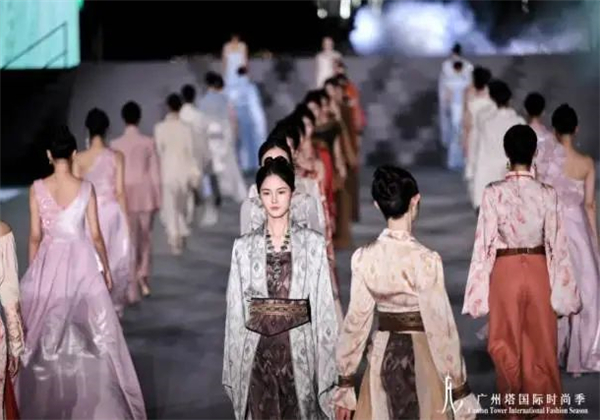 Runway show under Canton Tower highlights fashion in Guangzhou