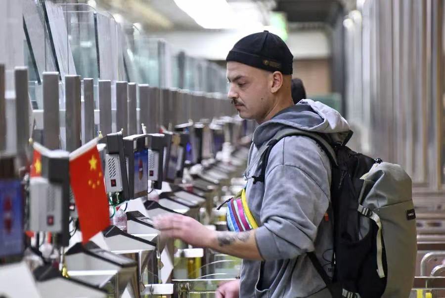 China to launch new type of visa for young science, technology professionals