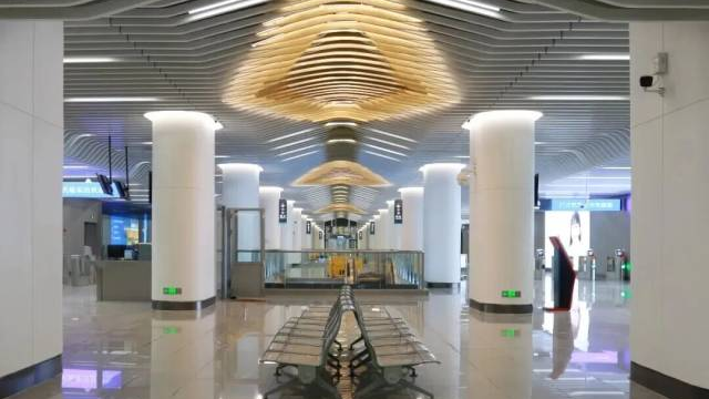 A glance at interior of Guangzhou Baiyun Airport's Terminal 3