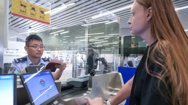 Over 52,000 foreign travelers enter China via Guangzhou border inspection during holiday