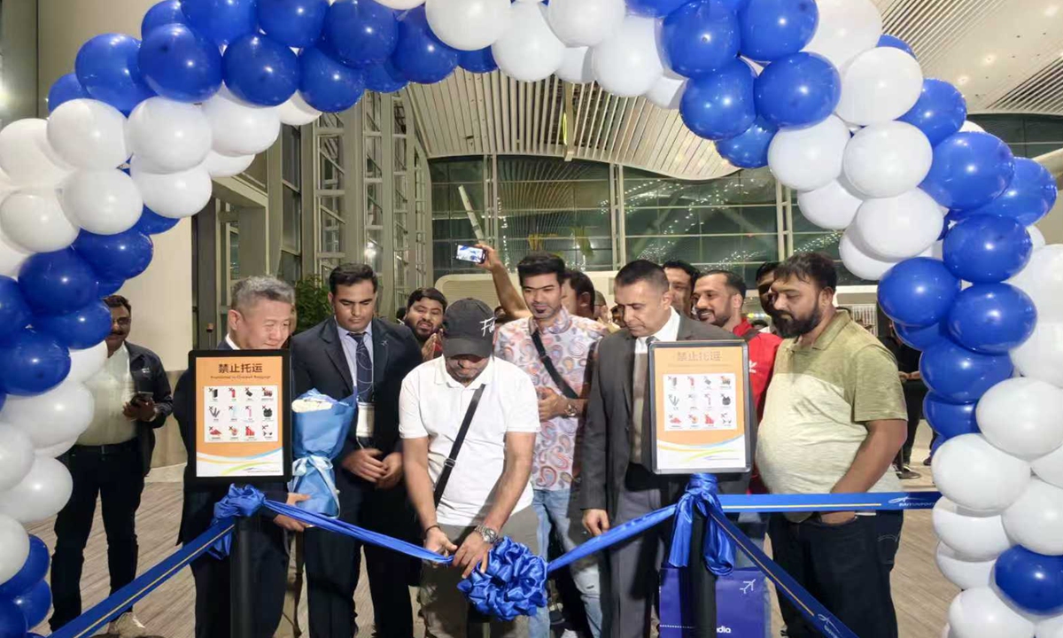 A passenger on the inaugural flight participates in a ribbon-cutting ceremony at the Netaji Subhash Chandra Bose International Airport in Kolkata, India, on October 26, 2025. Photo: Courtesy of Indigo