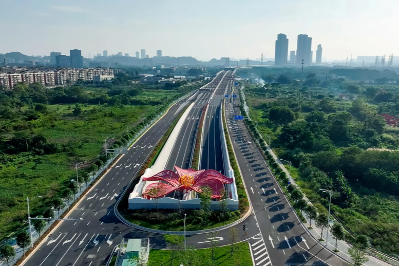 New expressway halves travel time between downtown Guangzhou and South Station