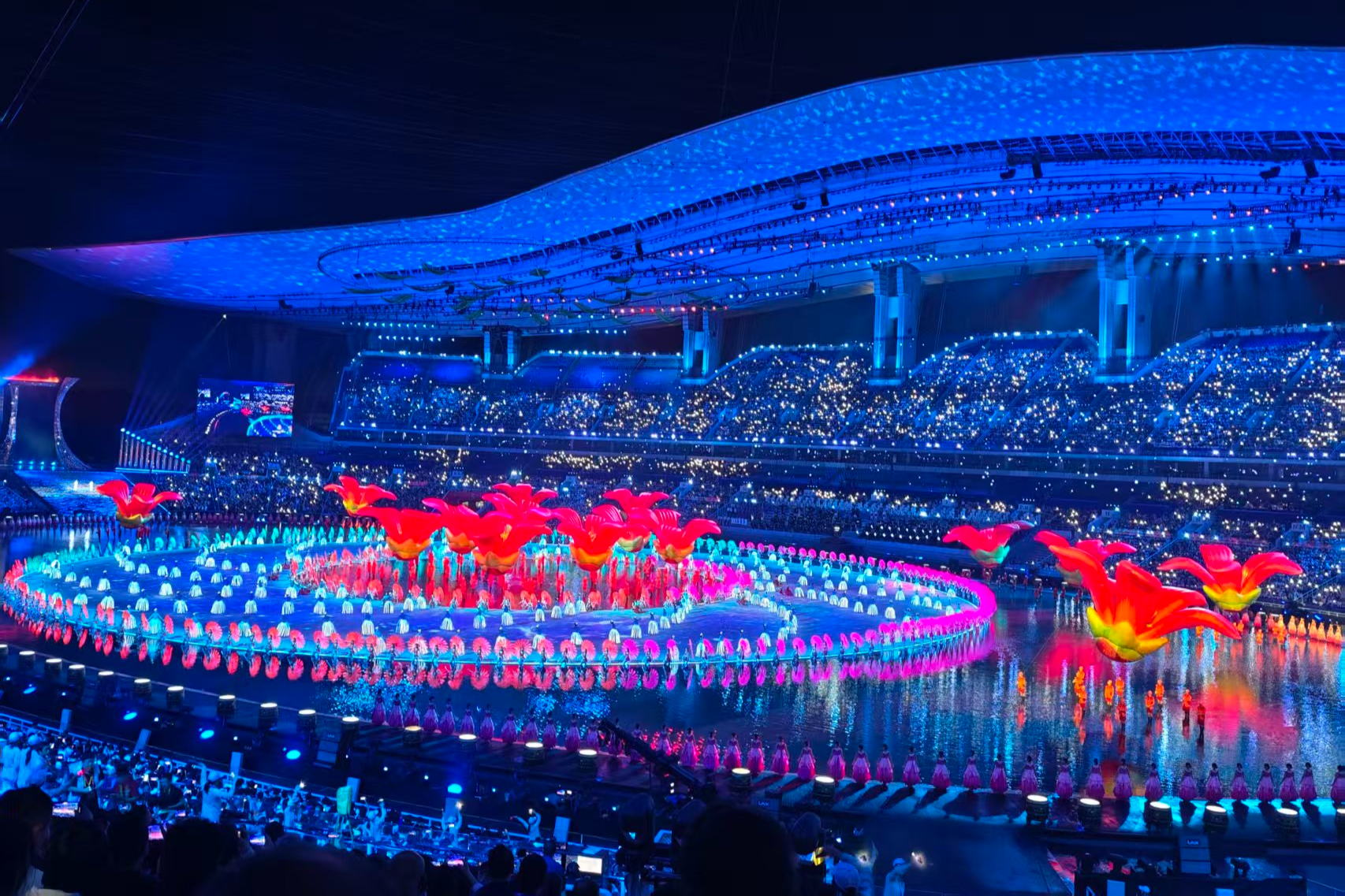 Foreign experts in Guangzhou praise spectacular opening of 15th National Games