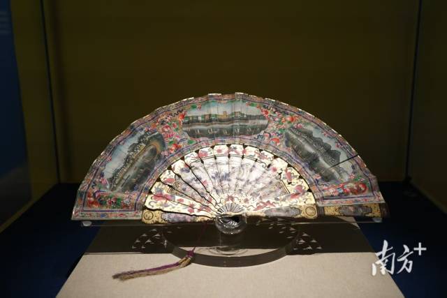 19世纪下半叶省港澳港口风景图折扇。