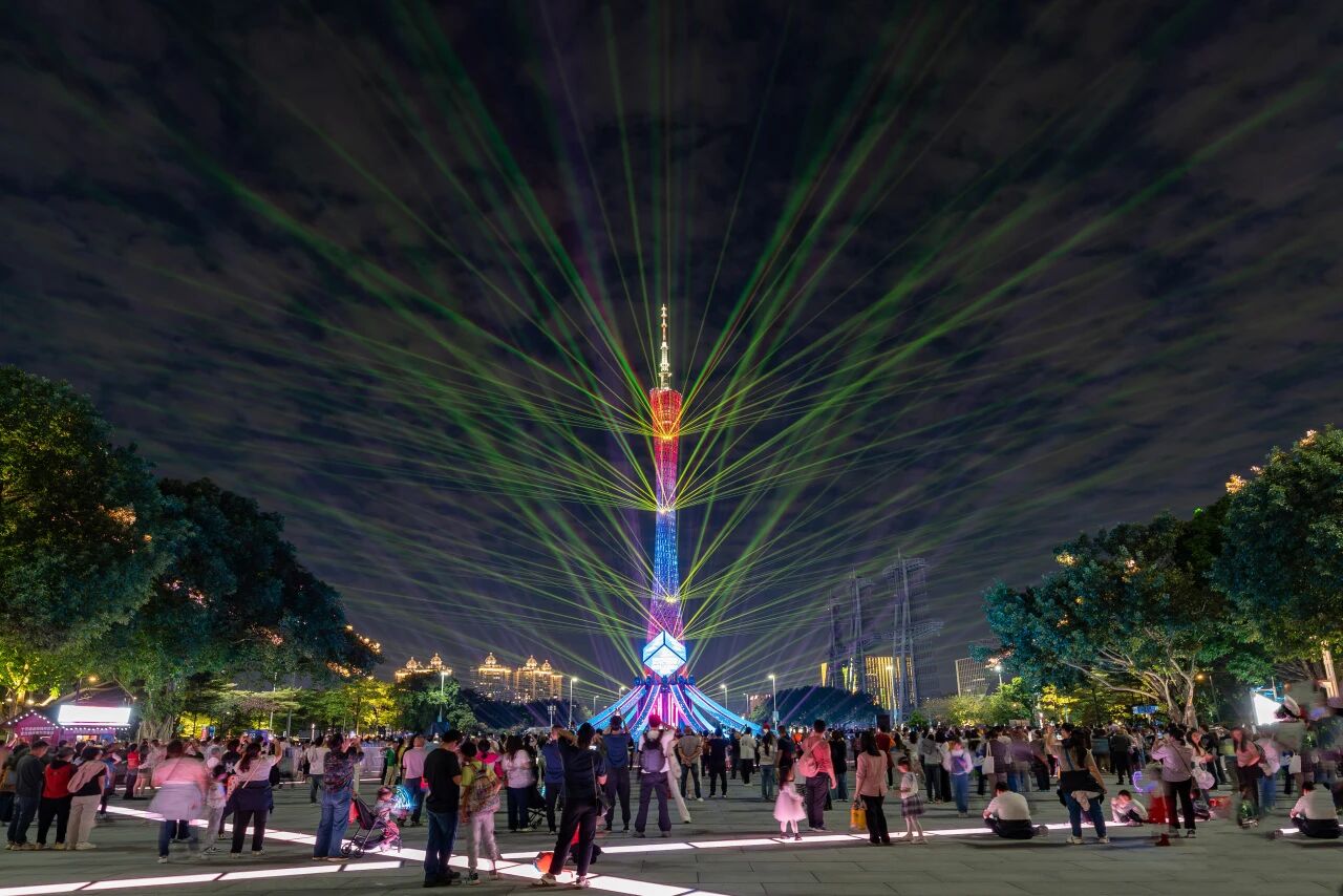 2025 Guangzhou International Light Festival opens, illuminating city for 11 days