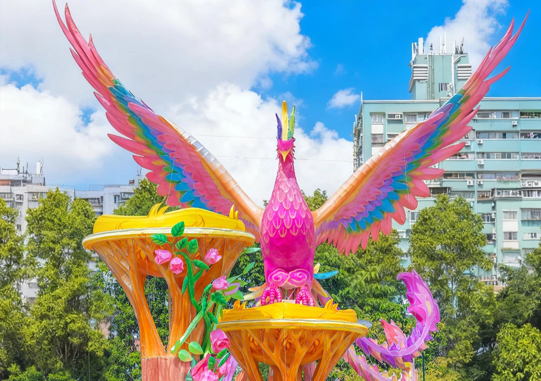 Guangzhou's annual chrysanthemum show blooms with sports themes and regional craftsmanship