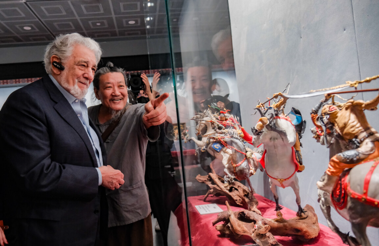 World-renowned tenor Plácido Domingo explores intangible cultural heritage in Guangzhou