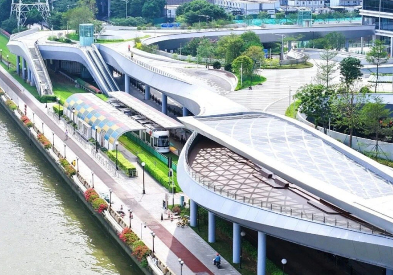 Guangzhou's new "ribbon bridge" blends transport with river views