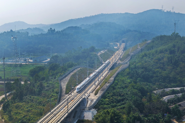 Two new high-speed railways open, linking Pearl River Delta with eastern and western Guangdong within 2 hours