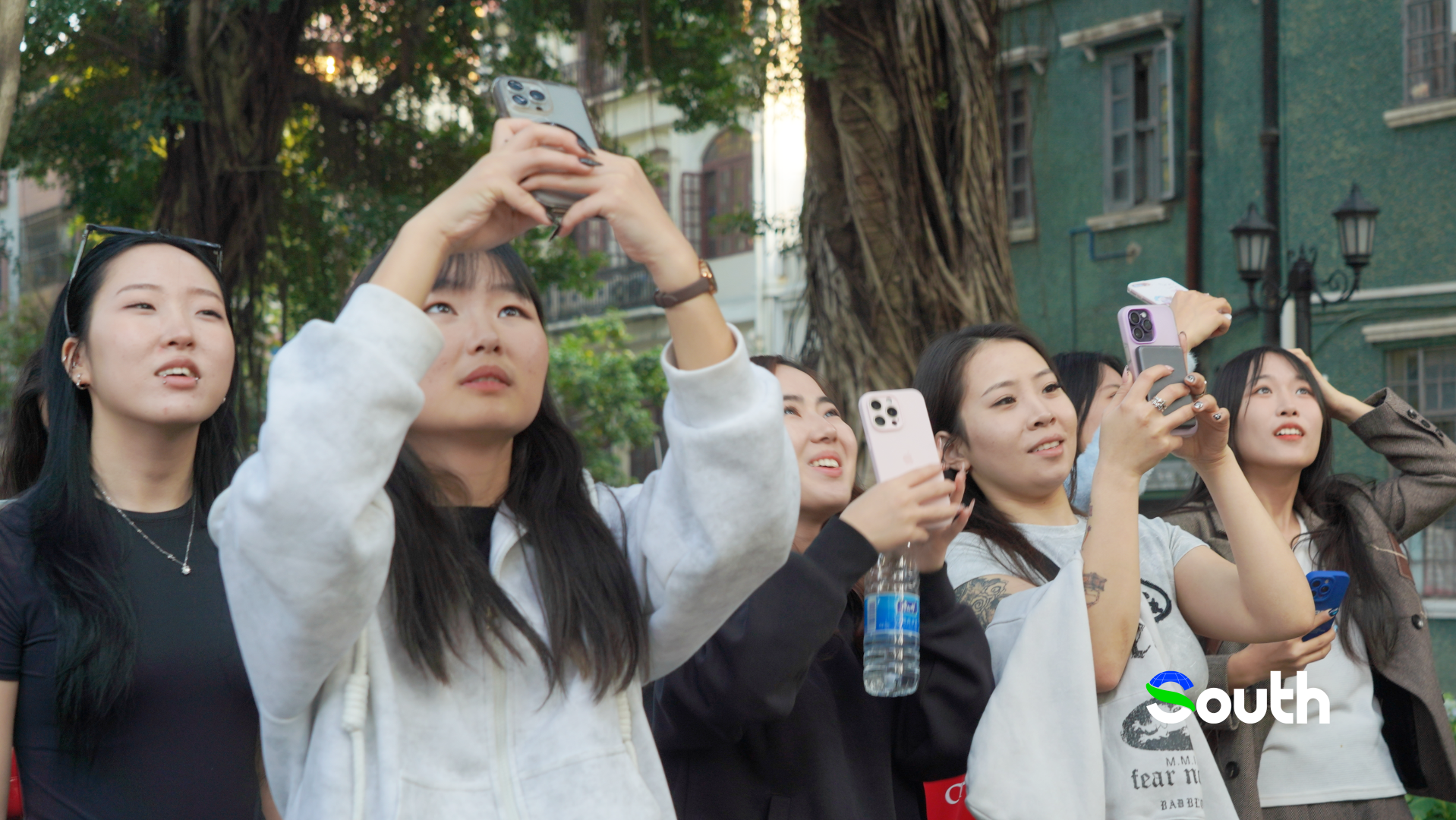 Mongolian dance meets Lingnan architecture: International students visit Guangzhou