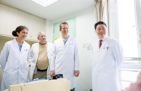 French surgeons visit Guangzhou to exchange insights on robotic pancreatic surgery