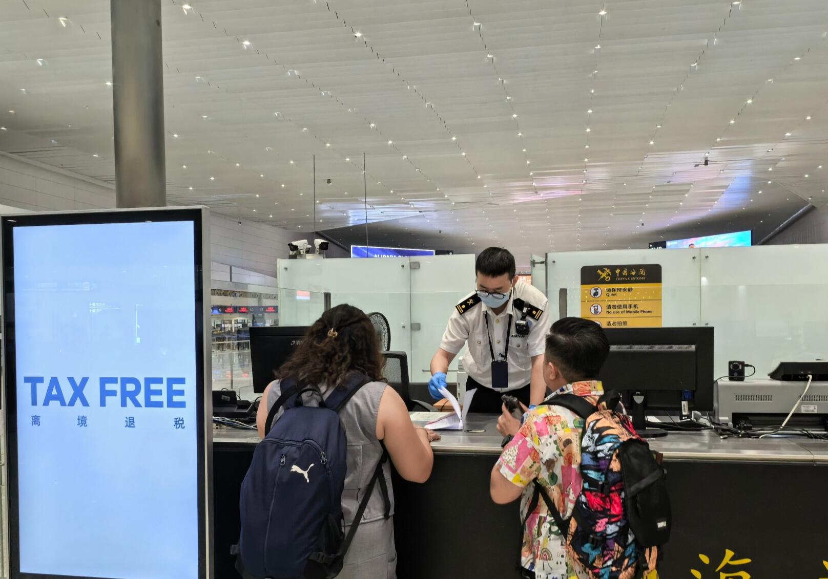 Guangzhou's upgraded tax refund policy boosts inbound spending