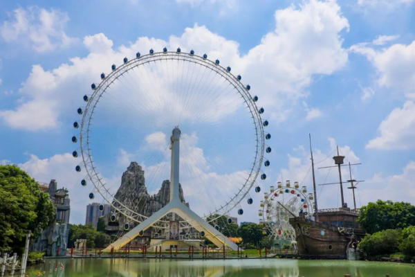 Guangzhou's largest Ferris wheel opens on August 1