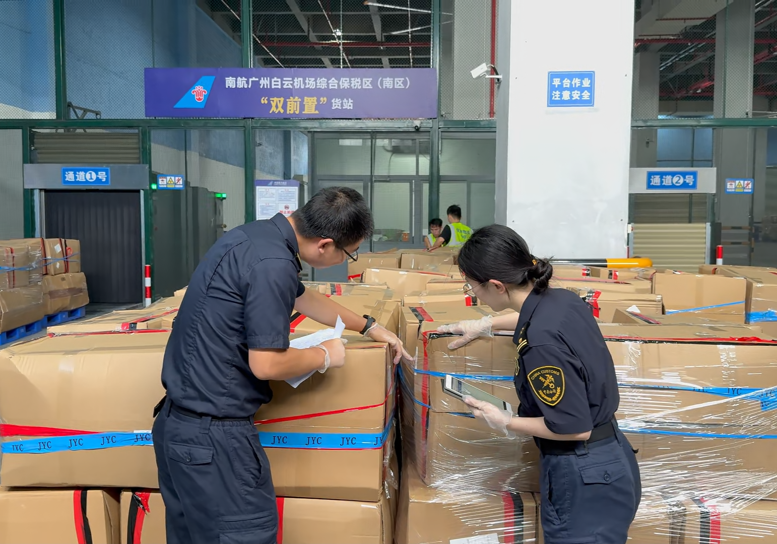 China's first one-stop export hub handles nearly 5 mln e-commerce parcels