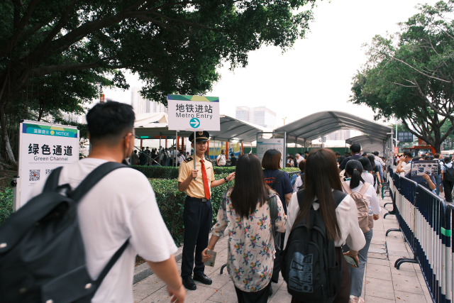 Guangzhou Metro boosts capacity and services for 140th Canton Fair